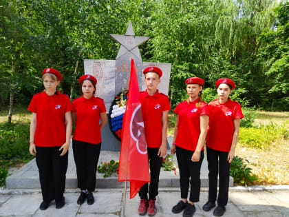 Церемония возложения цветов к мемориалам и Братским могилам