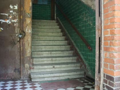 В Ростовской области из-за оптимизации бюджета остановили ремонт подъездов домов