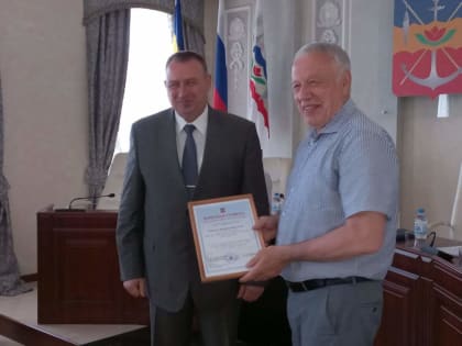 В администрации Волгодонска с юбилейными датами поздравляли врачей, посвятивших  медицине 40 лет жизни и больше