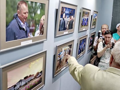 «Волгодонск- знакомый незнакомец». Выставка под таким названием открылась в Центре «Берегиня»