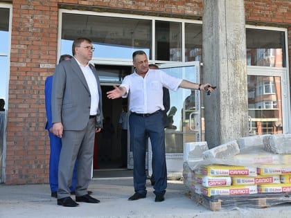 Спикер донского парламента ознакомился с ходом ремонта и строительства школ в Батайск