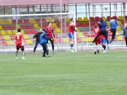 Сокрушительный счёт 8:2 - батайские футболисты обыграли ростовчан