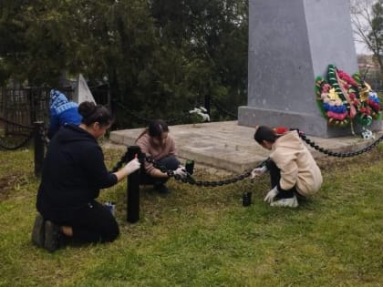 Мартыновские единороссы организовали субботник на местах захоронений участников Великой Отечественной войны