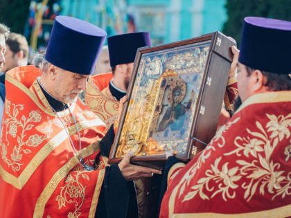 В Батайске в Свято-Троицком храме побывала чудотворная мироточивая икона Божией Матери «Умягчение злых сердец»