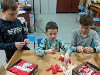 Школьники из Неклиновского района изготовили для бойцов СВО 500 ампульниц