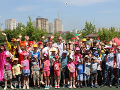 Депутаты «Единой России» Окябрьского района в первый день лета организовали праздник для воспитанников Центра социальной реабилитации