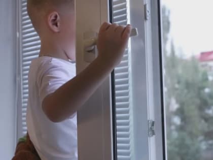 Выпал малыш из окна многоэтажки в Волгодонске
