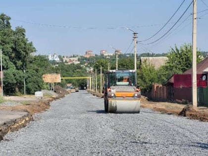 В Шахтах продолжается ремонт дорог