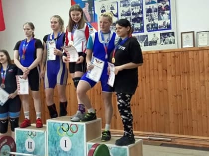 Новочеркасские спортсмены завоевали шесть медалей на областном кубке по тяжелой атлетике