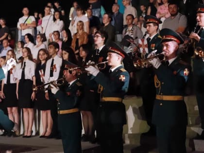 Небо осветили прожекторы: всероссийская акция «Лучи Победы» прошла в Ростове