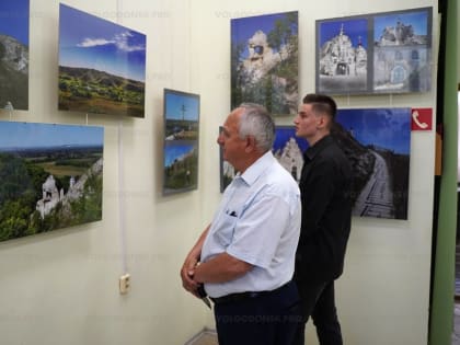 В Волгодонском художественном музее открылась фотовыставка «Пещерные храмы»