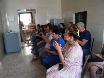 Работникам Комплексного социального центра Волгодонска постояльцы подарили праздник