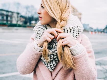 Врач объяснила причины выпадения волос после зимы