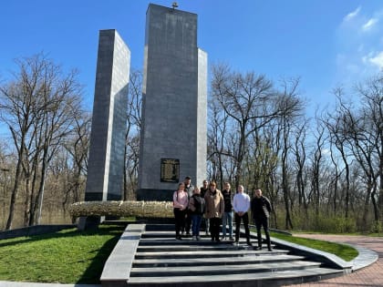 В рамках ежегодного дня древонасаждений привели  в порядок памятники