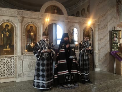 Епископ Таганрогский Артемий совершил Великое повечерие с чтением покаянного канона преподобного Андрея Критского в храме праведного Павла Таганрогского поселка Матвеев Курган