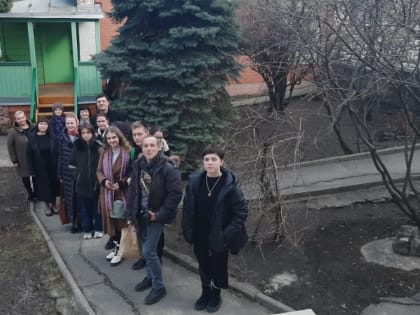 В доме художника Крылова И.И. всегда желанными были студенты Донского политехнического института, где он преподавал белее 30 лет. Поэтому к студентам в этом отделе особенное отноше