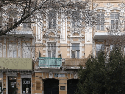 В Ростове исторический дом Евы Шпильрейн собственник изуродовал пристройкой