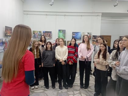 Для гимназистов из «Юноны» организовали посещение студенческой фотовыставки