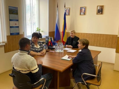 Проведен личный прием граждан министром труда и социального развития Ростовской области Еленой Владимировной Елисеевой