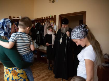 Митрополит Ростовский и Новочеркасский Меркурий посетил беженцев, проживающих на территории Свято-Иверского женского монастыря г. Ростова-на-Дону