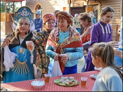 В «Сказочной Руси» состоялся праздник народного творчества «Покровская ярмарка»