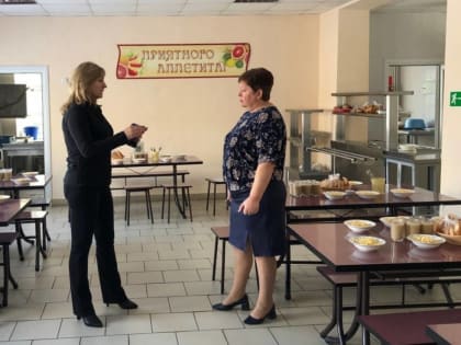 Депутат Госдумы Лариса Тутова провела мониторинг качества горячего питания в школах Песчанокопского района