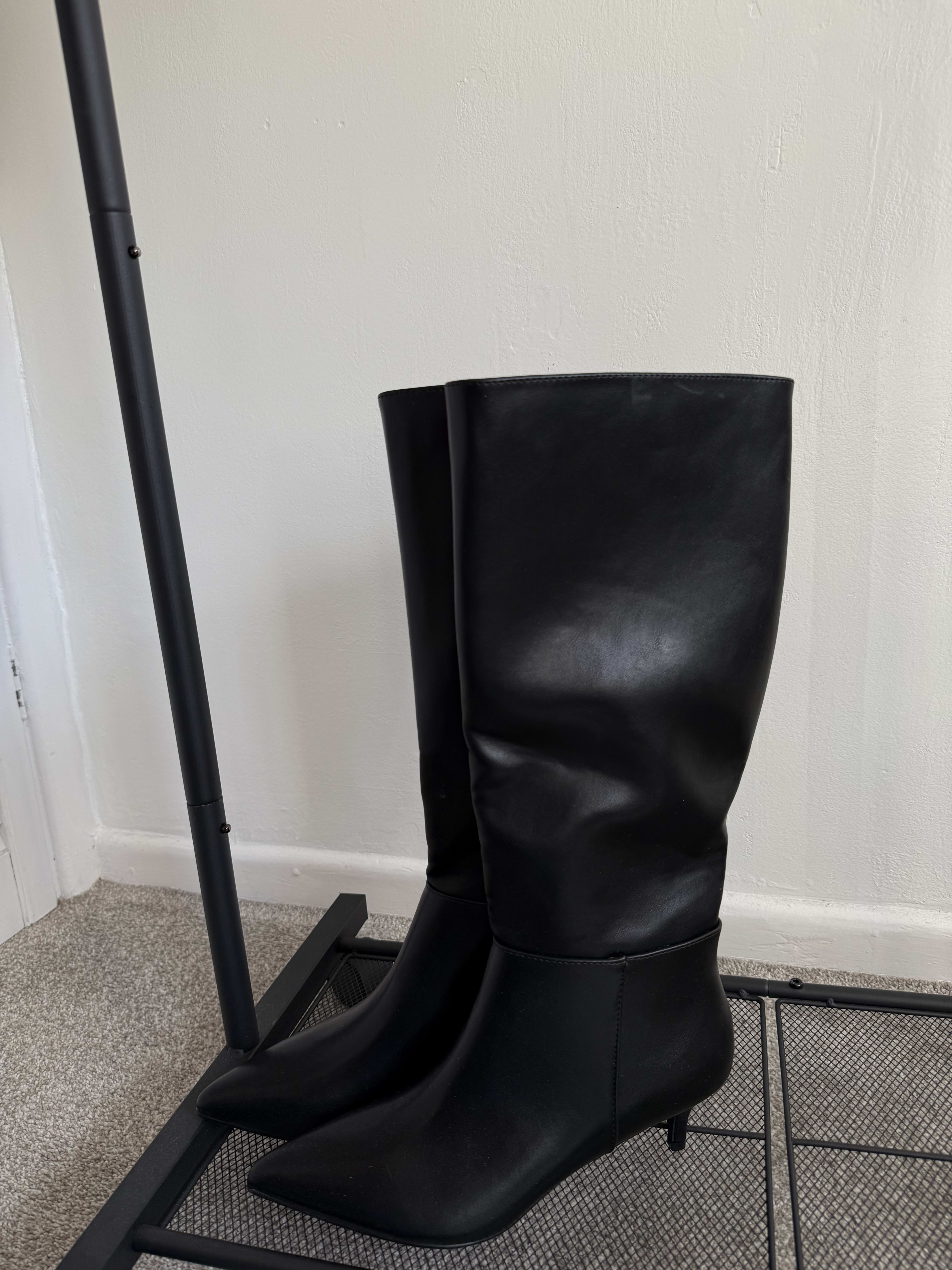 Knee high Kitten Heel Boots