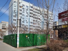 На Академика Филатова, 12А отстояли зеленую зону.