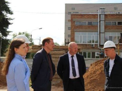 Владимир Разумков проконтролировал ход строительства инфекционного корпуса Ульяновской областной детской клинической больницы