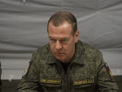 Дмитрий Медведев сегодня работал на военном полигоне в Поливно