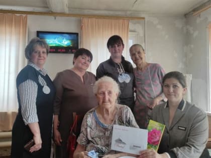 В Базарном Сызгане учительницу поздравили с 95-летием