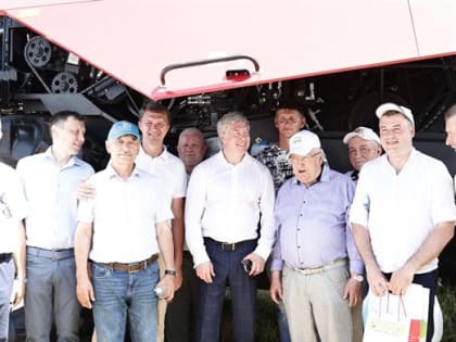 Алексей Русских наградил лучших аграриев региона