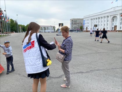 Молодогвардейцы раздали информационные листовки о пользе донорства