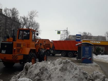 Ульяновские дорожники усиливают очистку остановок и пешеходных переходов