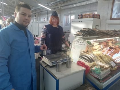 На Центральном рынке у продавцов весы проверили на точность