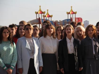 Первая учебная неделя в УлГПУ началась с подъёма Государственного флага России