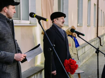 "Нужно край любить"