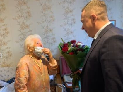Дмитрий Зверев поздравил ветерана с годовщиной полного снятия блокады Ленинграда