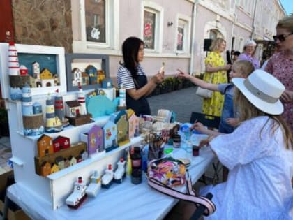 Глава города Александр Болдакин поздравил работников торговли с профессиональным праздником