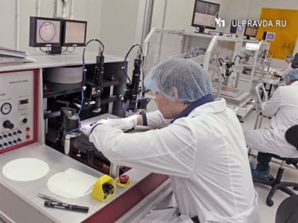 Алексей Русских поздравил УКБП с 70-летием и наградил работников