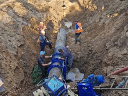 На месте порыва в районе Архангельского грунтового водозабора начата сварка труб
