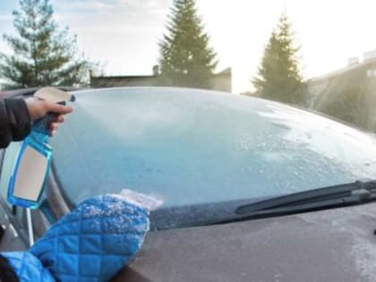 Лайфхаки для автолюбителей: как быстро очистить машину от снега и наледи