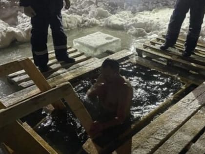 В прорубь с головой. Ульяновские спасатели и медики напомнили о правилах безопасности при крещенских купаниях