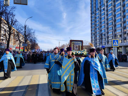 Более пяти тысяч человек приняли участие в первом крестном ходе в день Казанской иконы Божией Матери