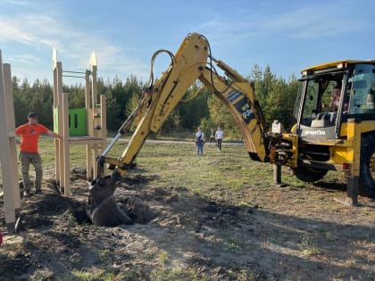 В сквере «Трёх поколений» устанавливают игровой комплекс и зимнюю горку