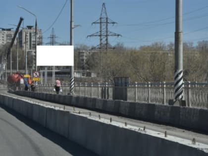 Одну полосу для машин и без прохода для пешеходов. Новые ограничения введут на минаевском мосту