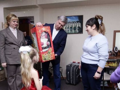 Губернатор Алексей Русских навестил в Ульяновске семью из ЛНР