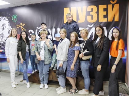 «Молодая Гвардия Единой России» организовала для детей ульяновских военнослужащих посещение музея Эйнштейна