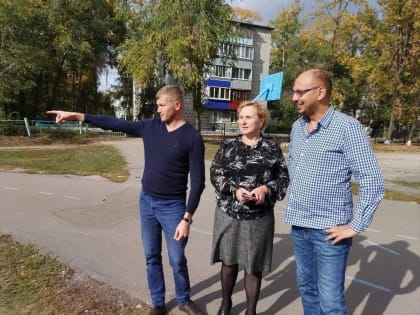 На территории школы № 53 установили 10 опор уличного освещения
