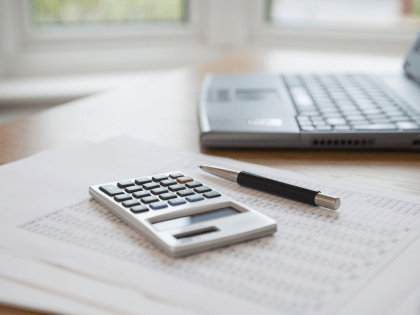 Приближается срок уплаты страховых взносов в размере 1% с суммы дохода, превышающей 300 тысяч рублей за 2023 год